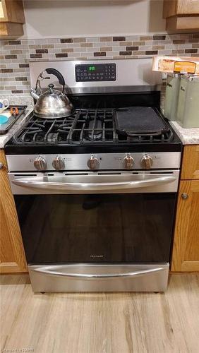 9-152 Cross Street E, Dunnville, ON - Indoor Photo Showing Kitchen