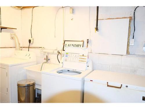 1 Briarwood Crescent, Hamilton, ON - Indoor Photo Showing Laundry Room