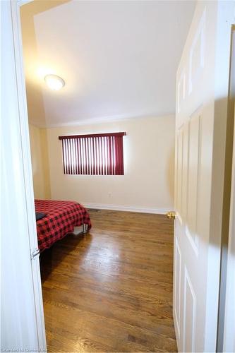 1 Briarwood Crescent, Hamilton, ON - Indoor Photo Showing Bedroom