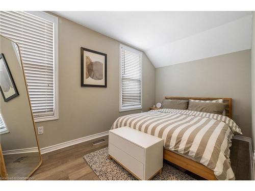 195 Wood Street E, Hamilton, ON - Indoor Photo Showing Bedroom