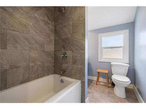 195 Wood Street E, Hamilton, ON - Indoor Photo Showing Bathroom