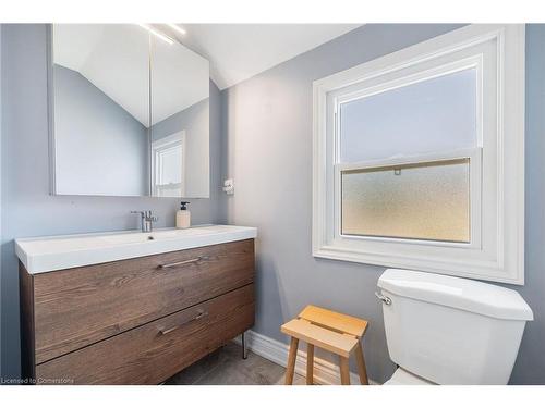 195 Wood Street E, Hamilton, ON - Indoor Photo Showing Bathroom