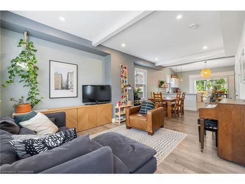 195 Wood Street E, Hamilton, ON - Indoor Photo Showing Living Room