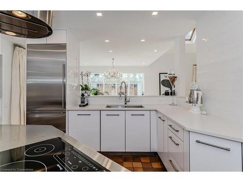 75 Reding Road, Ancaster, ON - Indoor Photo Showing Kitchen With Double Sink