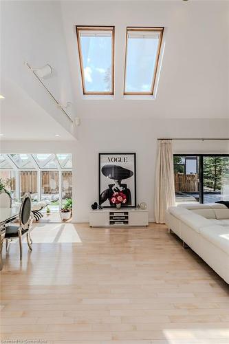 75 Reding Road, Ancaster, ON - Indoor Photo Showing Living Room