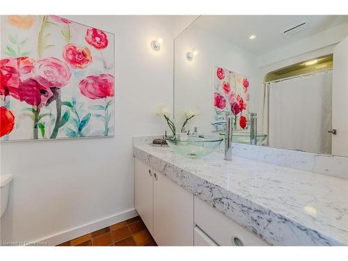 75 Reding Road, Ancaster, ON - Indoor Photo Showing Bathroom