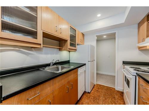 75 Reding Road, Ancaster, ON - Indoor Photo Showing Kitchen