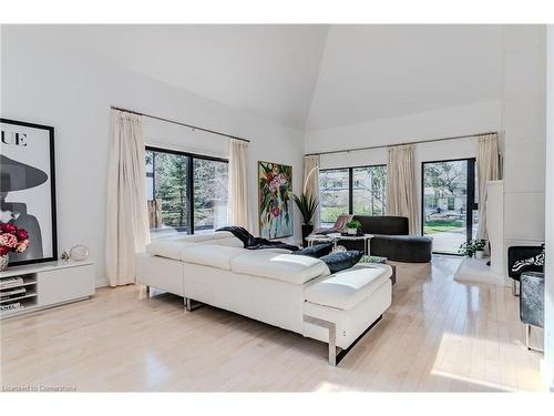 75 Reding Road, Ancaster, ON - Indoor Photo Showing Living Room