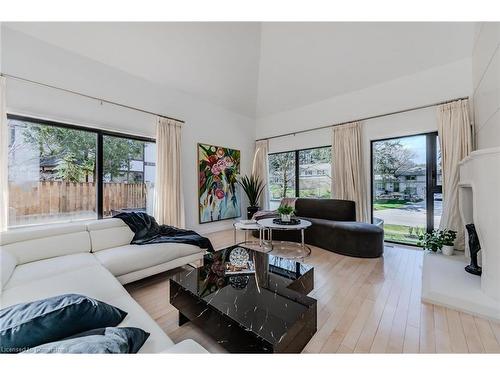 75 Reding Road, Ancaster, ON - Indoor Photo Showing Living Room