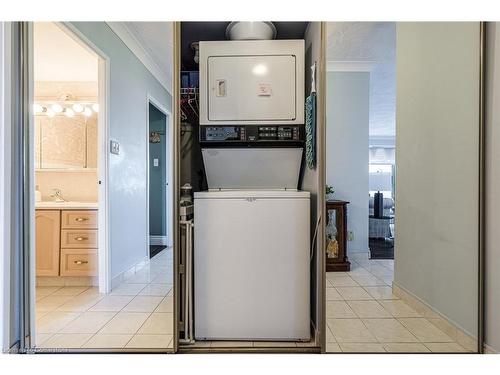 507-500 Green Road, Stoney Creek, ON - Indoor Photo Showing Laundry Room