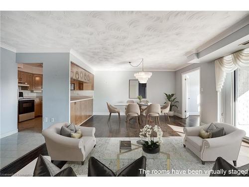 507-500 Green Road, Stoney Creek, ON - Indoor Photo Showing Living Room