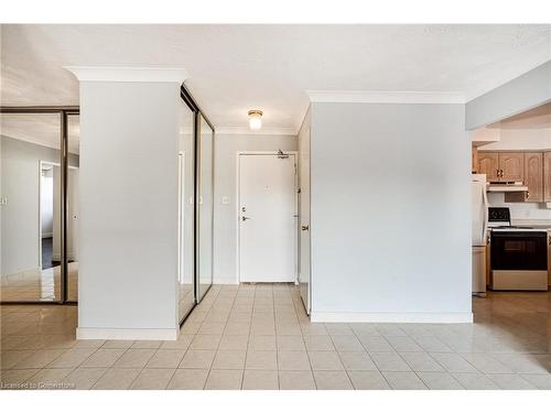 507-500 Green Road, Stoney Creek, ON - Indoor Photo Showing Kitchen