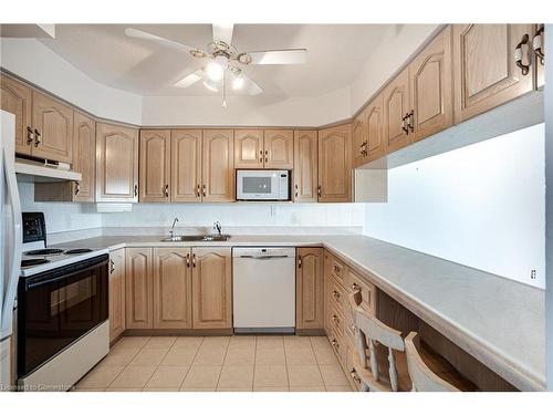 507-500 Green Road, Stoney Creek, ON - Indoor Photo Showing Kitchen