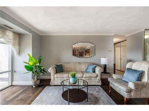 507-500 Green Road, Stoney Creek, ON - Indoor Photo Showing Living Room