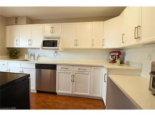 1610-2055 Upper Middle Road, Burlington, ON - Indoor Photo Showing Kitchen