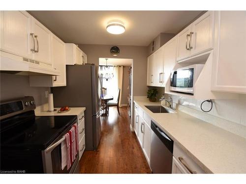 1610-2055 Upper Middle Road, Burlington, ON - Indoor Photo Showing Kitchen