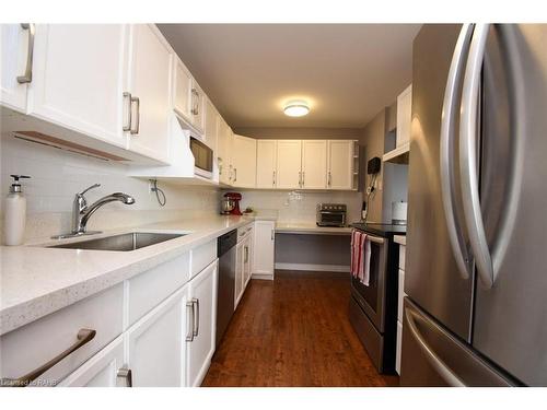 1610-2055 Upper Middle Road, Burlington, ON - Indoor Photo Showing Kitchen