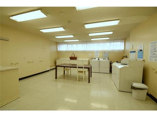 1610-2055 Upper Middle Road, Burlington, ON - Indoor Photo Showing Laundry Room