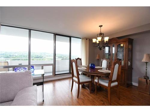 1610-2055 Upper Middle Road, Burlington, ON - Indoor Photo Showing Dining Room