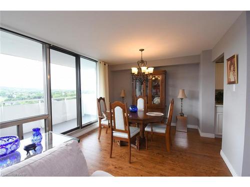 1610-2055 Upper Middle Road, Burlington, ON - Indoor Photo Showing Dining Room