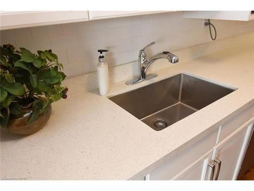 1610-2055 Upper Middle Road, Burlington, ON - Indoor Photo Showing Kitchen