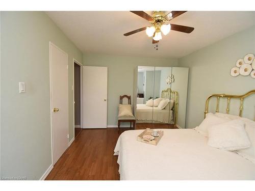 1610-2055 Upper Middle Road, Burlington, ON - Indoor Photo Showing Bedroom