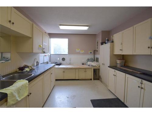 1610-2055 Upper Middle Road, Burlington, ON - Indoor Photo Showing Kitchen With Double Sink