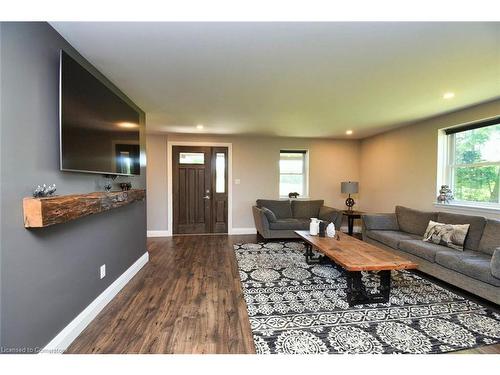 1620 Regional Rd 9 Road, Caledonia, ON - Indoor Photo Showing Living Room