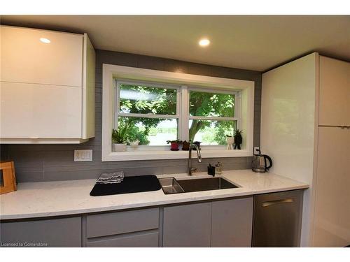 1620 Regional Rd 9 Road, Caledonia, ON - Indoor Photo Showing Kitchen