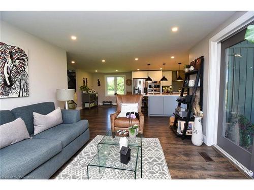 1620 Regional Rd 9 Road, Caledonia, ON - Indoor Photo Showing Living Room