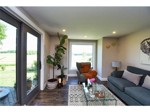 1620 Regional Rd 9 Road, Caledonia, ON - Indoor Photo Showing Living Room