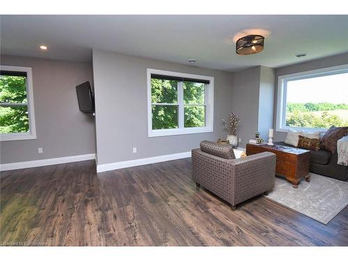 1620 Regional Rd 9 Road, Caledonia, ON - Indoor Photo Showing Living Room