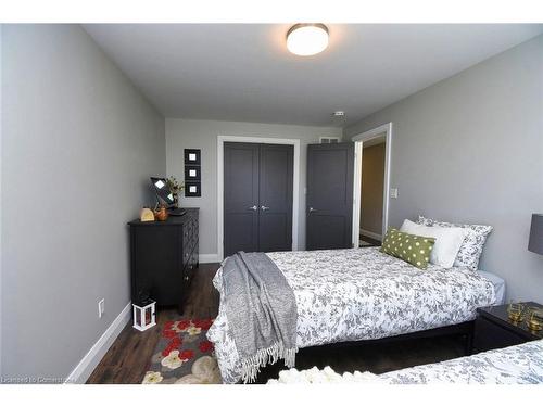 1620 Regional Rd 9 Road, Caledonia, ON - Indoor Photo Showing Bedroom