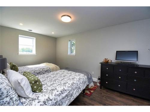 1620 Regional Rd 9 Road, Caledonia, ON - Indoor Photo Showing Bedroom