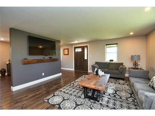 1620 Regional Rd 9 Road, Caledonia, ON - Indoor Photo Showing Living Room