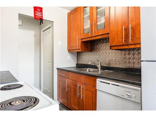 211-485 Thorold Road, Welland, ON - Indoor Photo Showing Kitchen