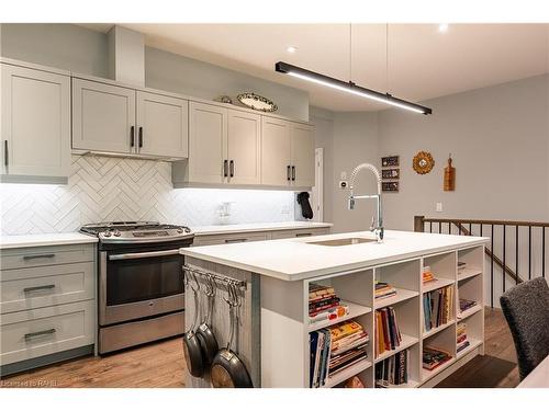 2-9245 Shoveller Drive, Niagara Falls, ON - Indoor Photo Showing Kitchen