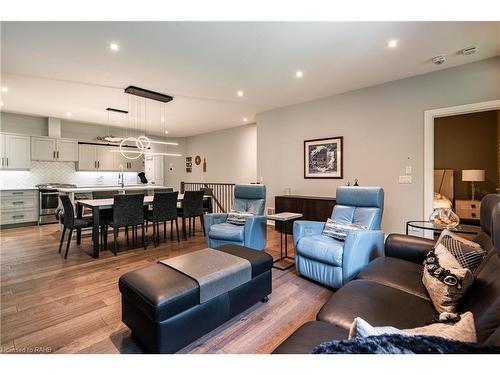 2-9245 Shoveller Drive, Niagara Falls, ON - Indoor Photo Showing Living Room