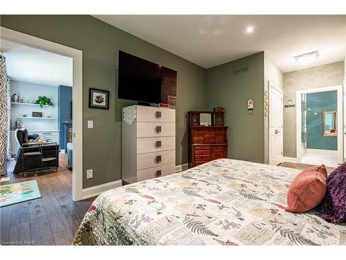 2-9245 Shoveller Drive, Niagara Falls, ON - Indoor Photo Showing Bedroom