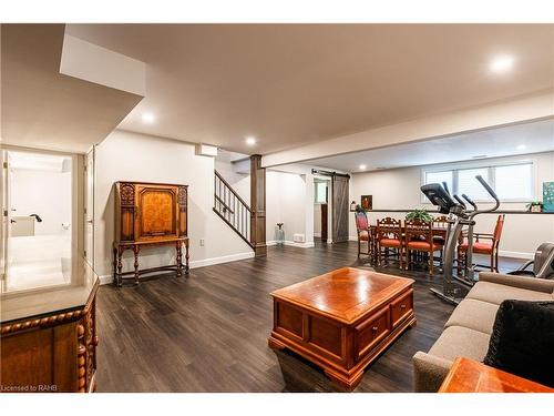 2-9245 Shoveller Drive, Niagara Falls, ON - Indoor Photo Showing Living Room