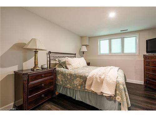 2-9245 Shoveller Drive, Niagara Falls, ON - Indoor Photo Showing Bedroom