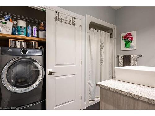 2-9245 Shoveller Drive, Niagara Falls, ON - Indoor Photo Showing Laundry Room