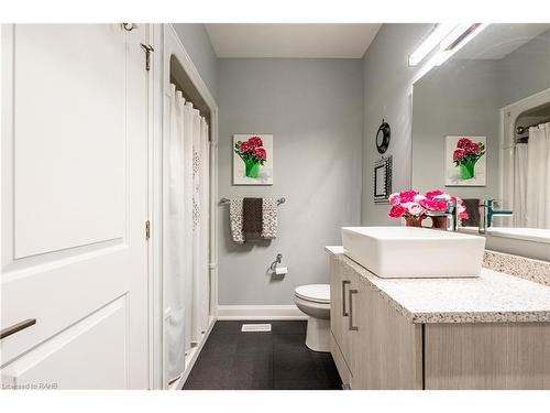 2-9245 Shoveller Drive, Niagara Falls, ON - Indoor Photo Showing Bathroom