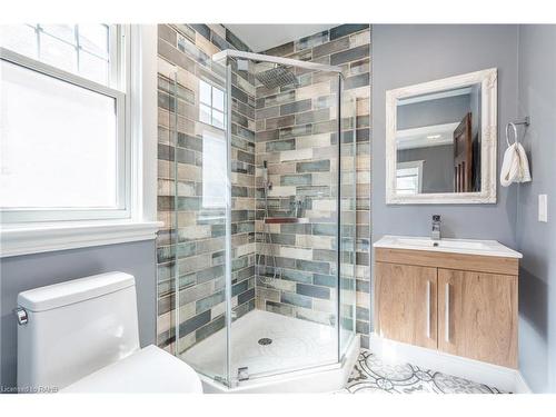 266 Stinson Crescent, Hamilton, ON - Indoor Photo Showing Bathroom