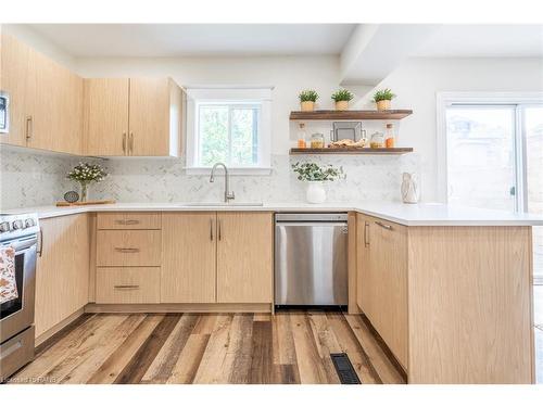 266 Stinson Crescent, Hamilton, ON - Indoor Photo Showing Kitchen With Stainless Steel Kitchen