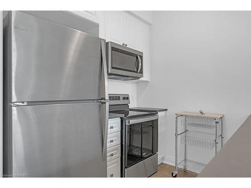 431-16 Concord Place, Grimsby, ON - Indoor Photo Showing Kitchen