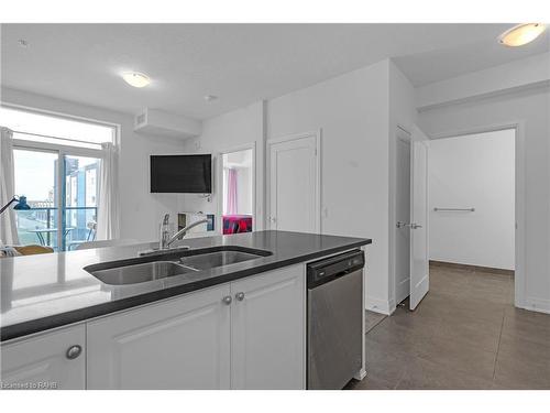 431-16 Concord Place, Grimsby, ON - Indoor Photo Showing Kitchen With Double Sink