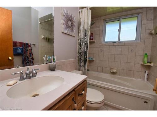 22 Rapallo Drive, Hamilton, ON - Indoor Photo Showing Bathroom