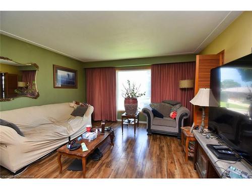 22 Rapallo Drive, Hamilton, ON - Indoor Photo Showing Living Room