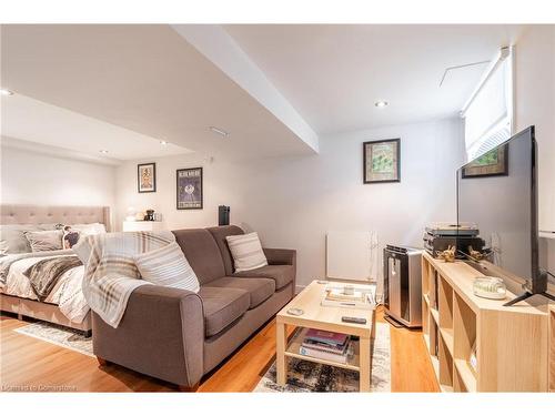 537 Ferguson Avenue N, Hamilton, ON - Indoor Photo Showing Living Room